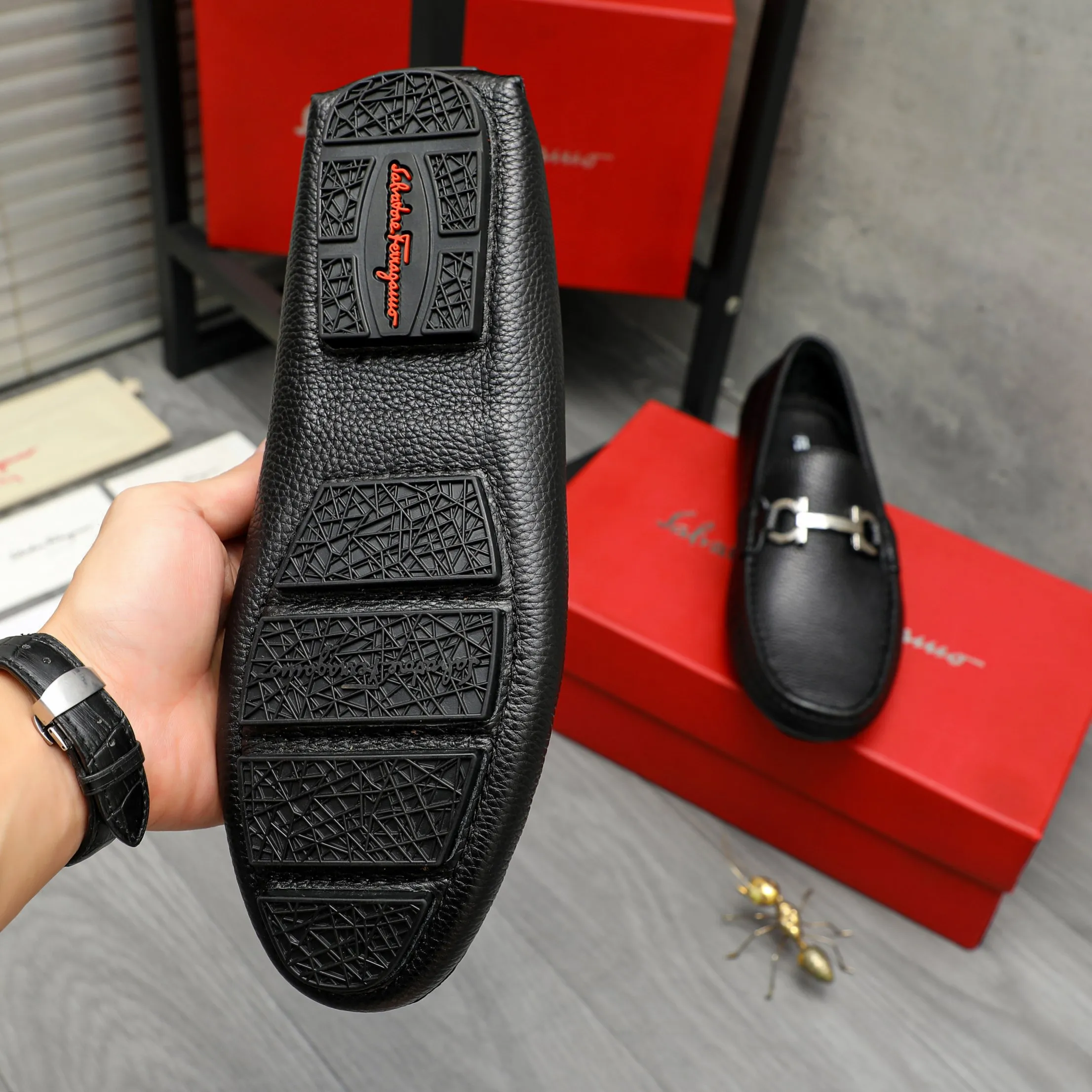 Men's shoes 💰420 Product trademark: Ferragamo "Ferragamo" business casual slip-on shoes Regular size: 38-46 (45.46 is custom-made and non-returnable) Product materials: Selected pebbled cowhide upper, sheepskin lining, original rubber outsole